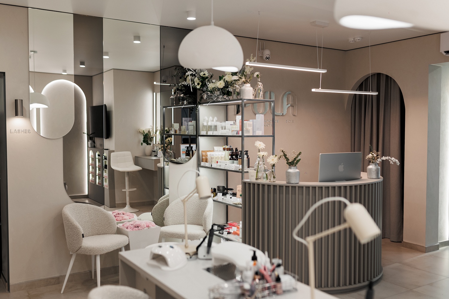 От мастера «по ресничкам» до собственной сети салонов красоты